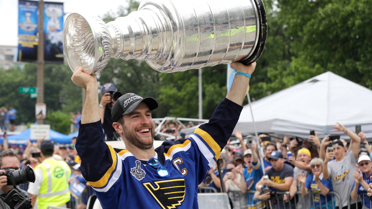 Fans pack downtown St. Louis to cheer on the champion Blues
